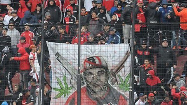 Tras el ataque a su casa por la barra de Newells quiere irse del país