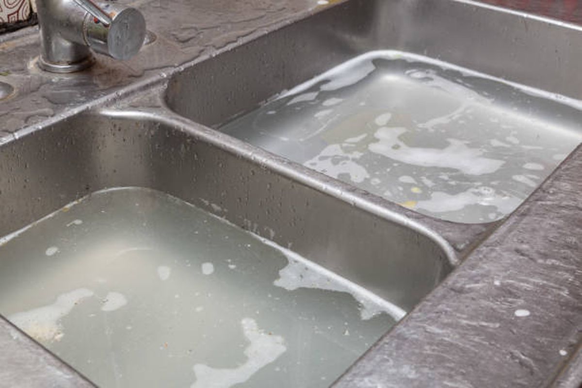 En pocos pasos lograrás destapar las cañerías de la cocina. En pocos pasos lograrás destapar las cañerías de la cocina.