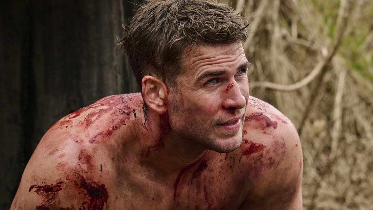 El actor Liam Hemsworth interpreta a Playboy Kinney en la nueva película de Netflix.