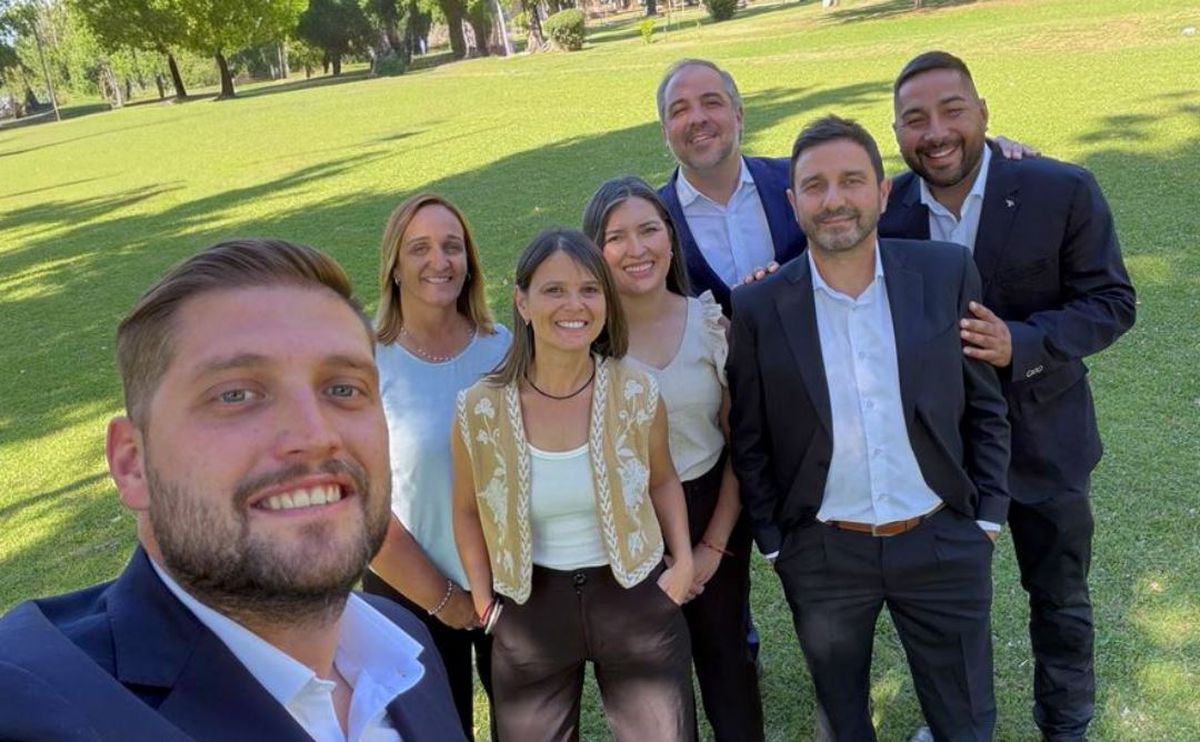 Mat&iacute;as Stevanato y sus candidatos a concejales.