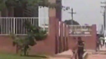 Bolivia: la policía obliga a un menor a caminar desnudo por la calle