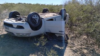 Un auto volcó en Lavalle y dos mujeres quedaron internadas por las lesiones