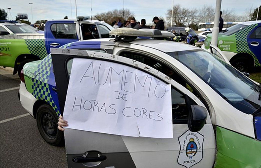 La policía bonaerense, la fuerza de Seguridad de la provincia de Buenos Aires, reclama un piso de 60 mil pesos.&nbsp;