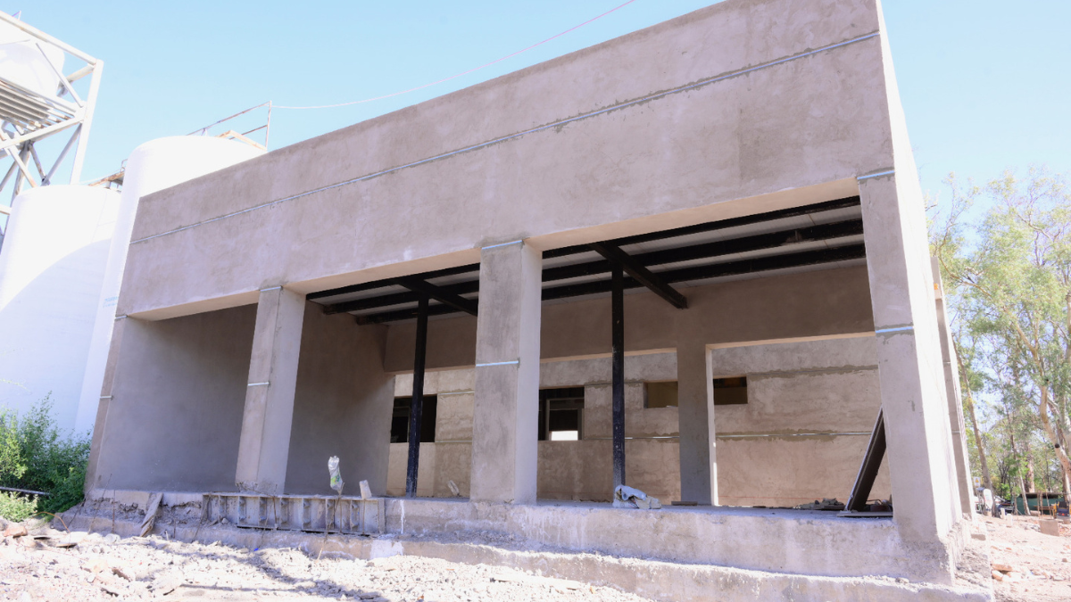 La construcción del nuevo edificio del hospital Lencinas se divide en dos bloques completando 500 metros cuadrados en total. La construcción del nuevo edificio del hospital Lencinas se divide en dos bloques completando 500 metros cuadrados en total.