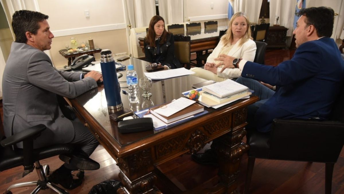 García Zalazar impulsó el proyecto que se convirtió en ley para que los padres de chicos que protagonicen casos de bullying se responsabilicen de lo que hagan sus hijos. García Zalazar impulsó el proyecto que se convirtió en ley para que los padres de chicos que protagonicen casos de bullying se responsabilicen de lo que hagan sus hijos.