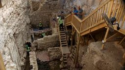 La excavación econtró numerosos artefactos del pasado.