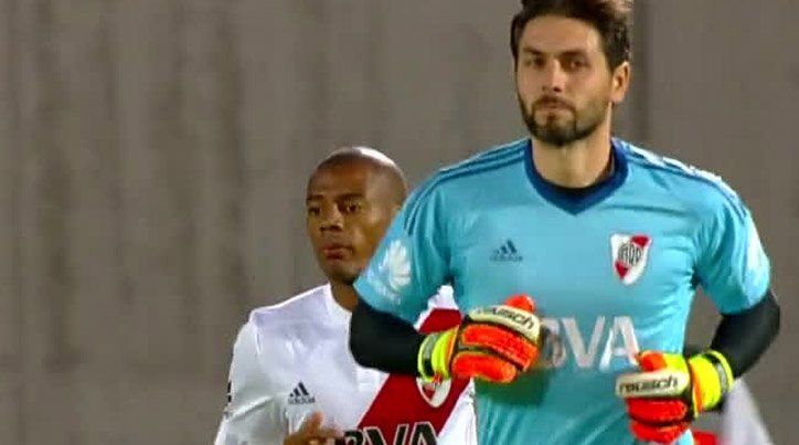 Gallardo lo puso a Lux y los hinchas de River reaccionaron