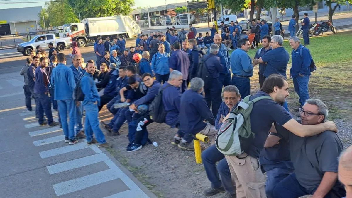 Los trabajadores de IMPSA, en plena protesta por falta de pago de los sueldos en noviembre Los trabajadores de IMPSA, en plena protesta por falta de pago de los sueldos en noviembre