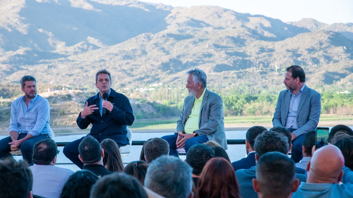 El ministro de Economía y candidato a presidente por el justicialismo Sergio Massa, confirmó en San Luis el impulso de una ley para establecer el programa PreViaje.