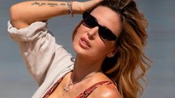 Jesica Cirio se suma a las transparencias playeras más ceñidas del verano 2025