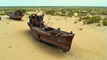 En 1960, desviaron dos ríos para ser el mayor productor de algodón: 66 años después trasformaron el cuarto lago más grande en un desierto