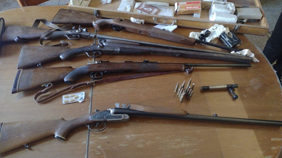 Llamativo. La mujer tenía en su poder rifles y escopetas, algunas de ellas de cacería.