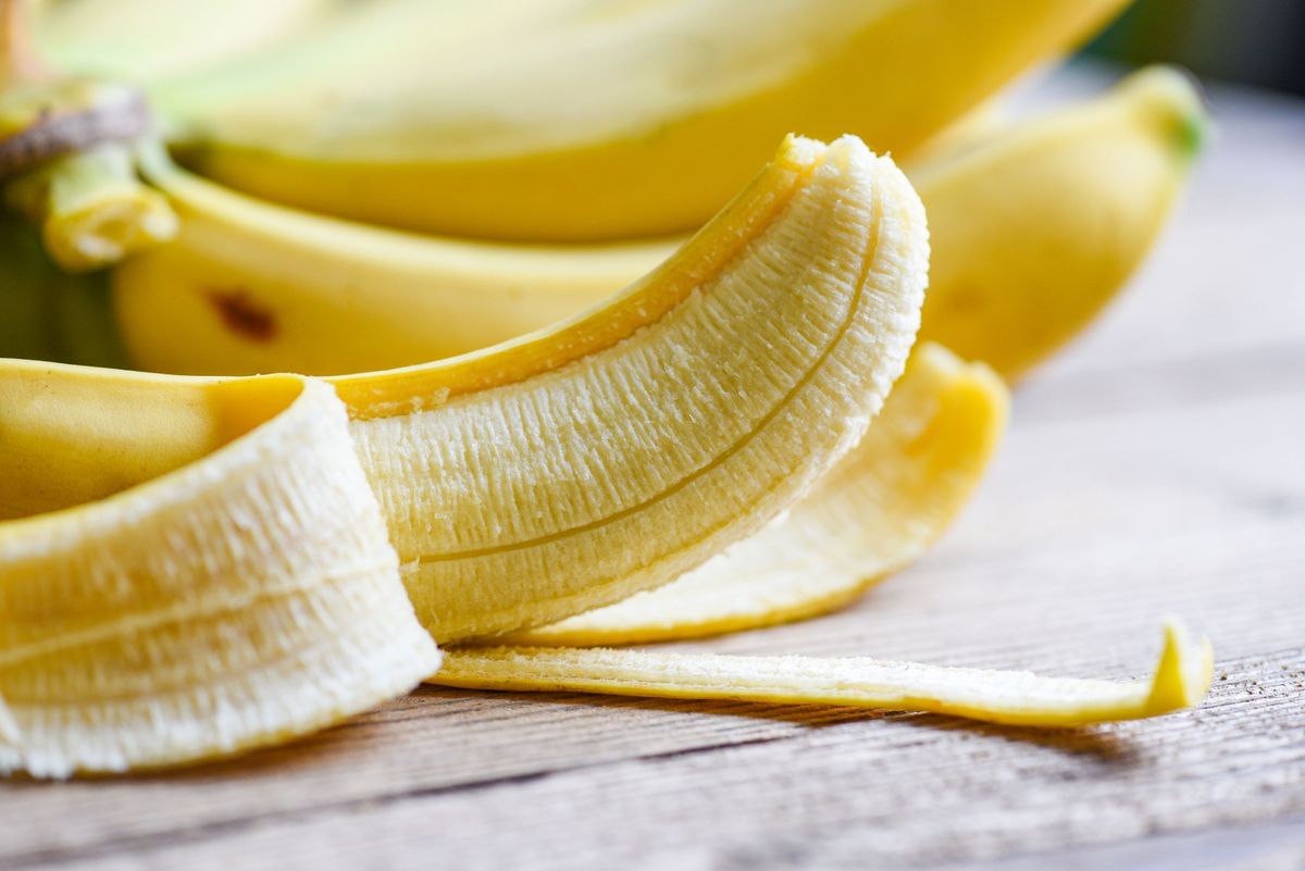 La banana es una fruta que tiene muchísimos beneficios. La banana es una fruta que tiene muchísimos beneficios.
