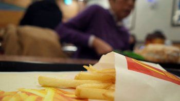 No era cajita feliz: encontraron un diente entre las papas fritas