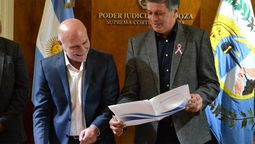 El presidente de la Corte, Dalmiro Garay, junto al intendente de Las Heras, Daniel Orozco.