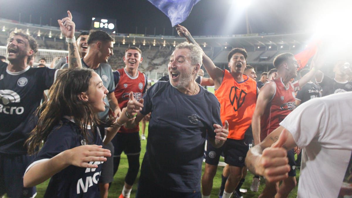 Daniel Vila habló del nuevo DT y de la conformación del plantel. Daniel Vila habló del nuevo DT y de la conformación del plantel.