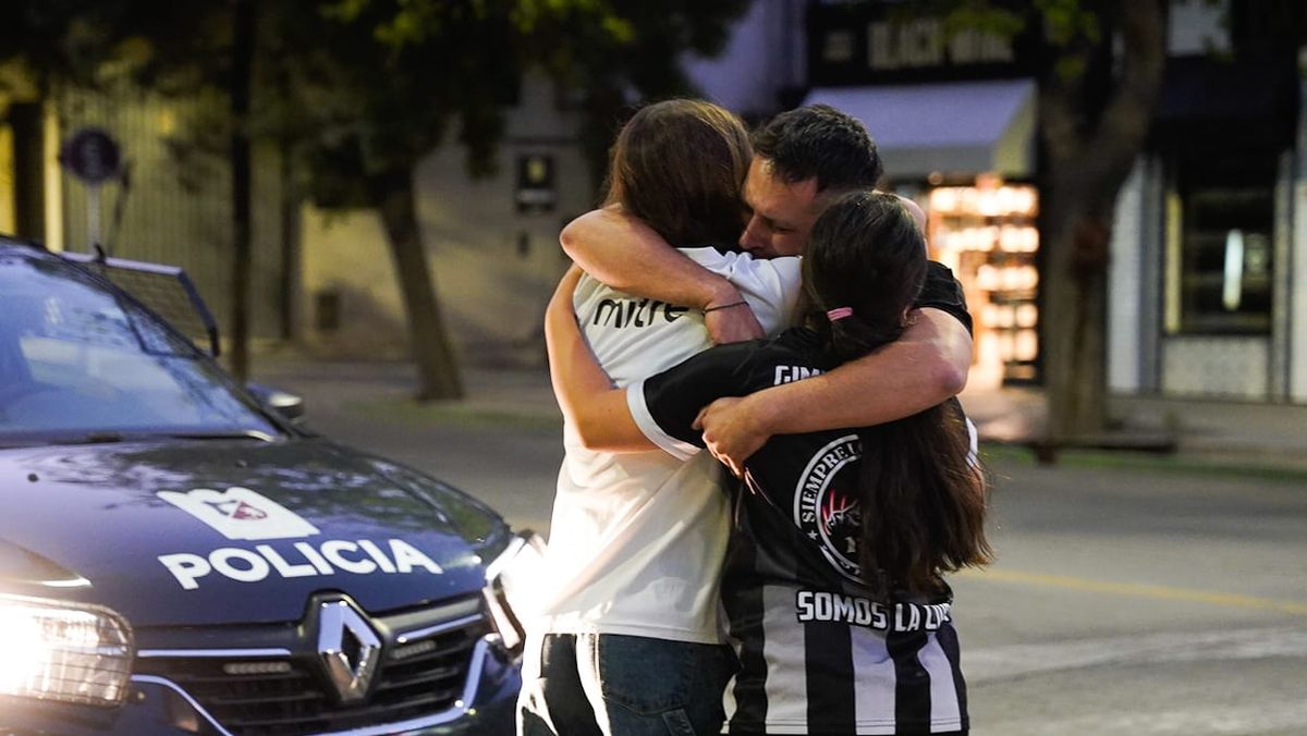 Gimnasia y Esgrima llegó a Primera y su gente comenzó la celebración en Mendoza.