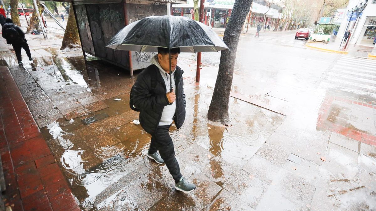 El pronóstico del tiempo en Mendoza anticipó fuertes lluvias durante todo el martes.