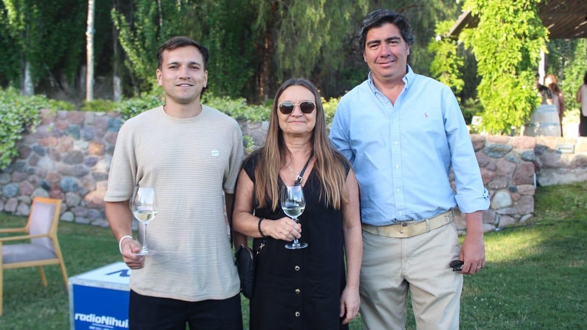 Francisco Diumenjo, Mariana Álvarez y Matías Gómez Saa (Estancia Atamisque) Francisco Diumenjo, Mariana Álvarez y Matías Gómez Saa (Estancia Atamisque)