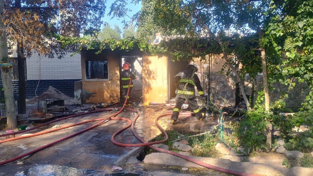 La casa donde se produjo el incendio en Las Heras.