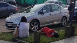 La imagen más triste: así esperaba la novia de Fernando la entrega del cuerpo