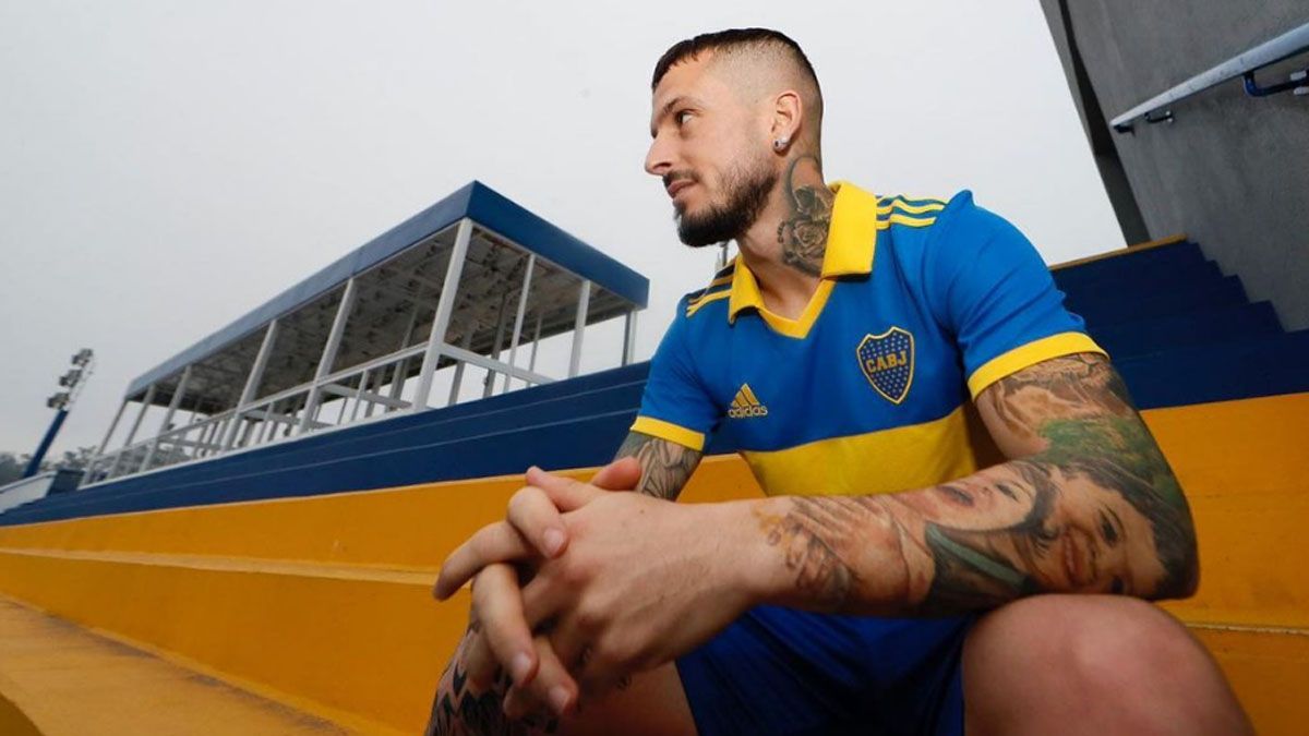 Hace pocos días Darío Benedetto presentó la nueva camiseta de Boca, hoy podría irse al Inter de Porto Alegre
