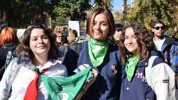 Los pañuelos verdes salieron a festejar la media sanción en San Juan