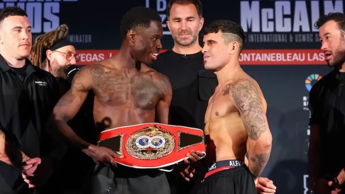 Richardson Hitchins y Gustavo Lemos durante el pesaje previo a la pelea de este sábado en Las Vegas, buscando una chance ante el campeón mundial de la FIB.