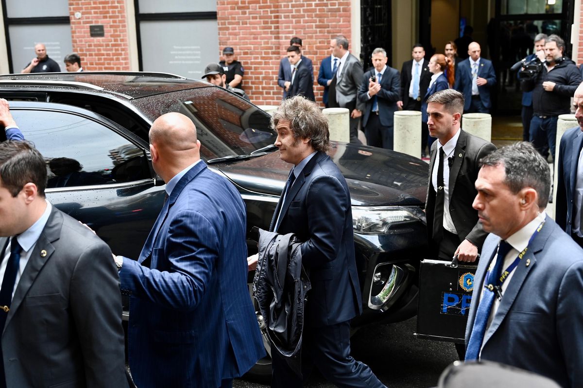 Javier Milei fue apuntado por diputados peronistas.