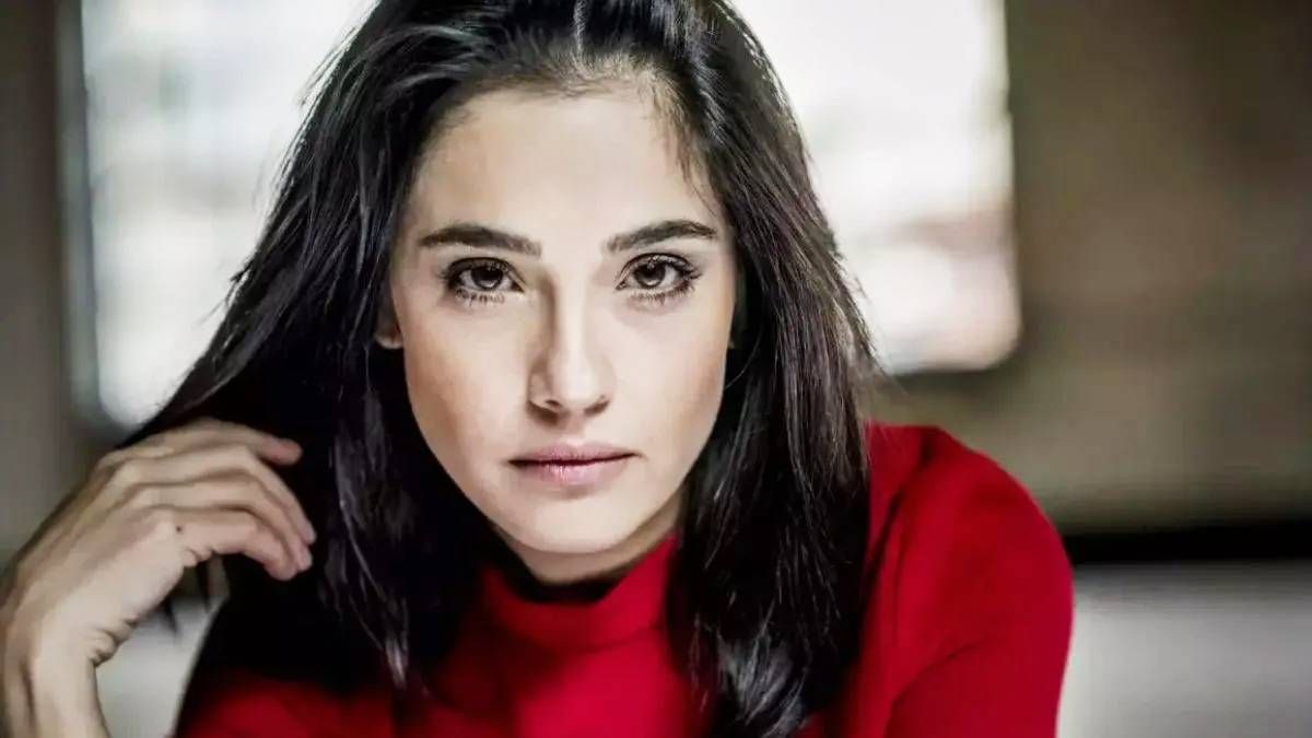 Funda Eryigit. La genial actriz turca se destaca en la serie de Netflix, Enamorados anónimos.&nbsp;