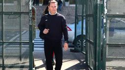 Matías Tabar a la salida de tribunales tras declarar en el caso de Manuel Adorni.