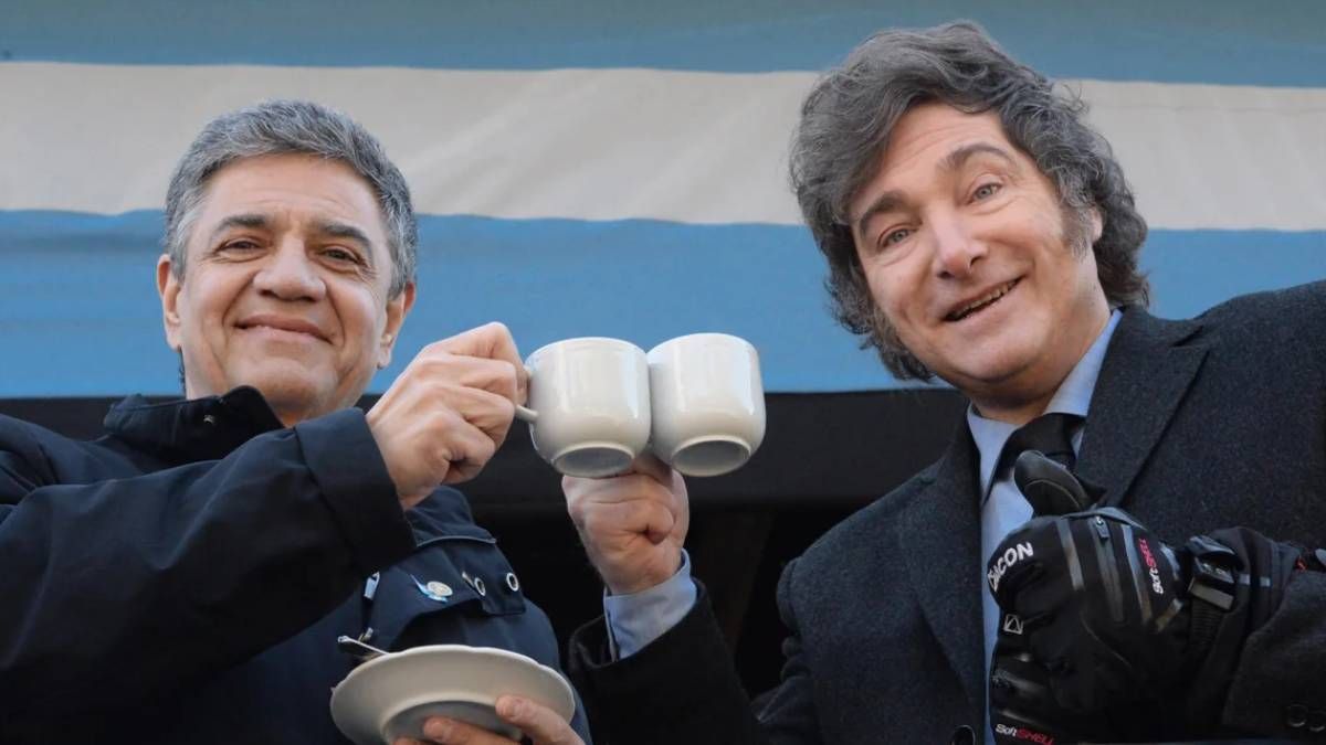 Jorge Macri y Javier Milei brindaron ante las cámaras como una señal de acercamiento ante la pelea por la coparticipación. Jorge Macri y Javier Milei brindaron ante las cámaras como una señal de acercamiento ante la pelea por la coparticipación.