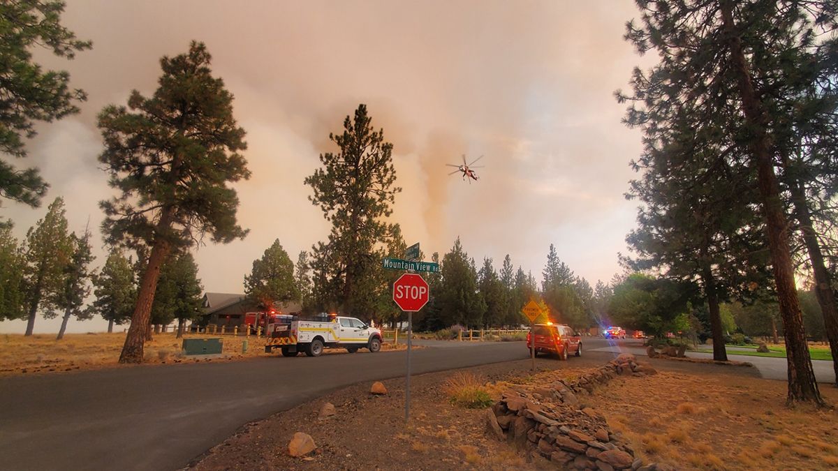 Los incendios en la costa oeste de California, siguen avanzando. Crédito: Cuenta X @OSFM