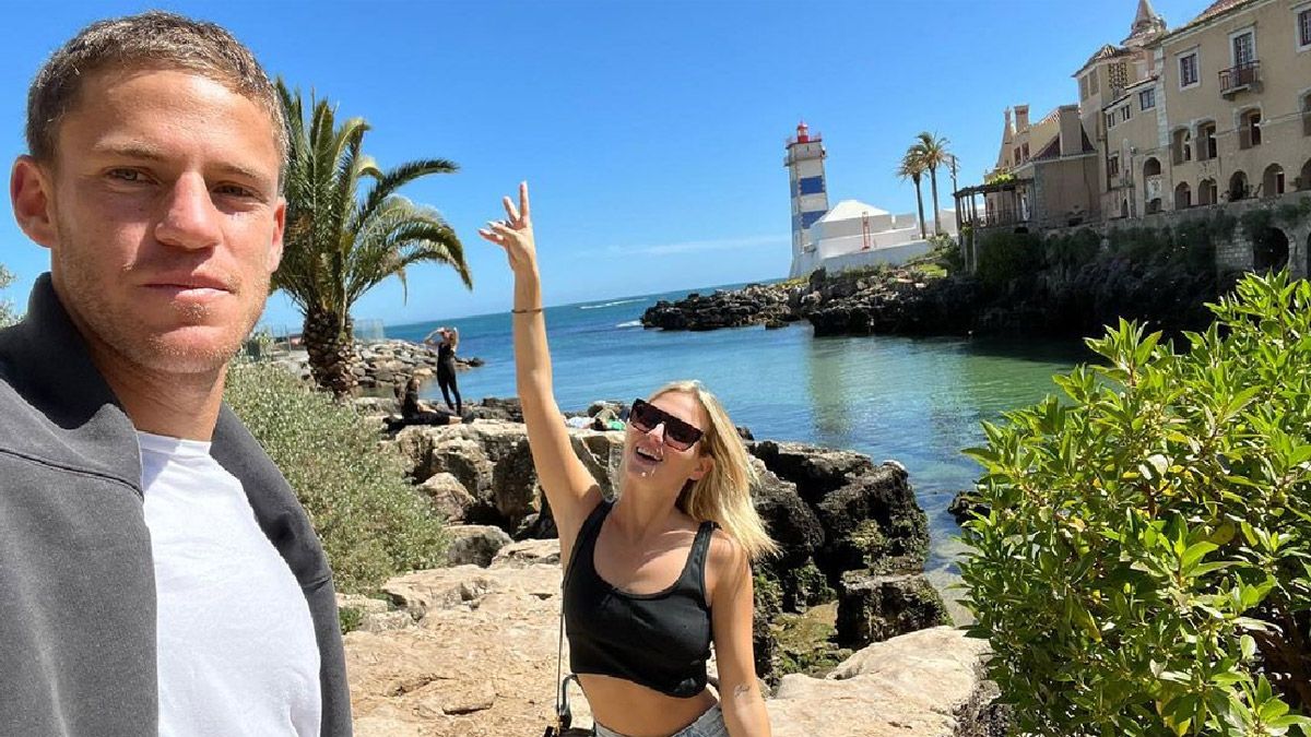 Diego Schwartzman y su novia Eugenia De Martino, de paseo en Cascais, Portugal.