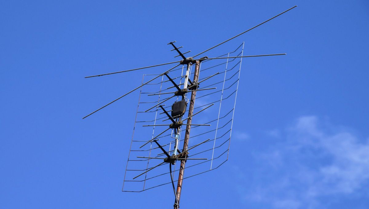 Las antenas que transmitían señal de aire al televisor ya no se usan, por eso si aún conservas una tienes un tesoro del reciclaje.