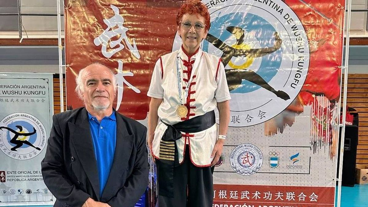 En el podio, días atrás durante el campeonato realizado en el CeNARD, Buenos Aires, junto a una de las autoridades. En el podio, días atrás durante el campeonato realizado en el CeNARD, Buenos Aires, junto a una de las autoridades.