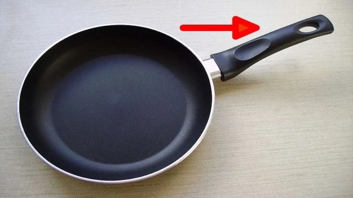 Misterio develado. Para qué sirve el agujero del mango del sartén. Misterio develado. Para qué sirve el agujero del mango del sartén.