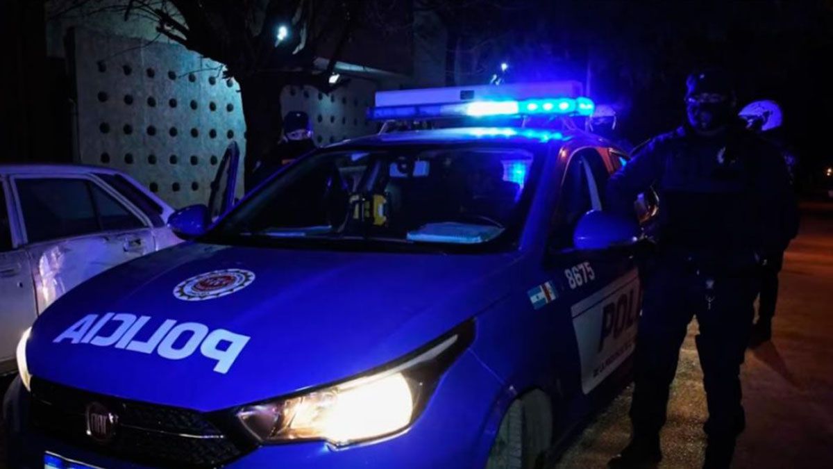 Lo lincharon: un delincuente entró a robar a una casa y los vecinos lo mandaron a terapia intensiva