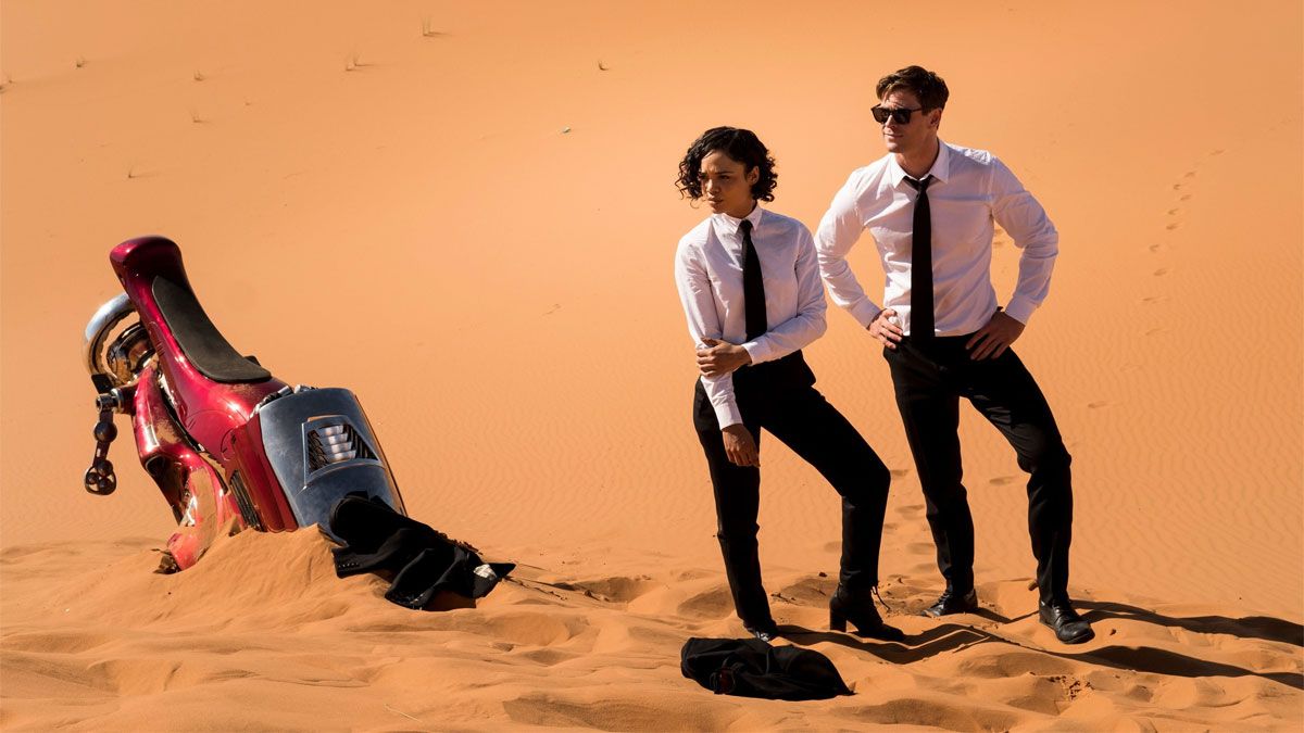 La película de Netflix es de ciencia ficción y tiene sus pasajes de comedia. La película de Netflix es de ciencia ficción y tiene sus pasajes de comedia.