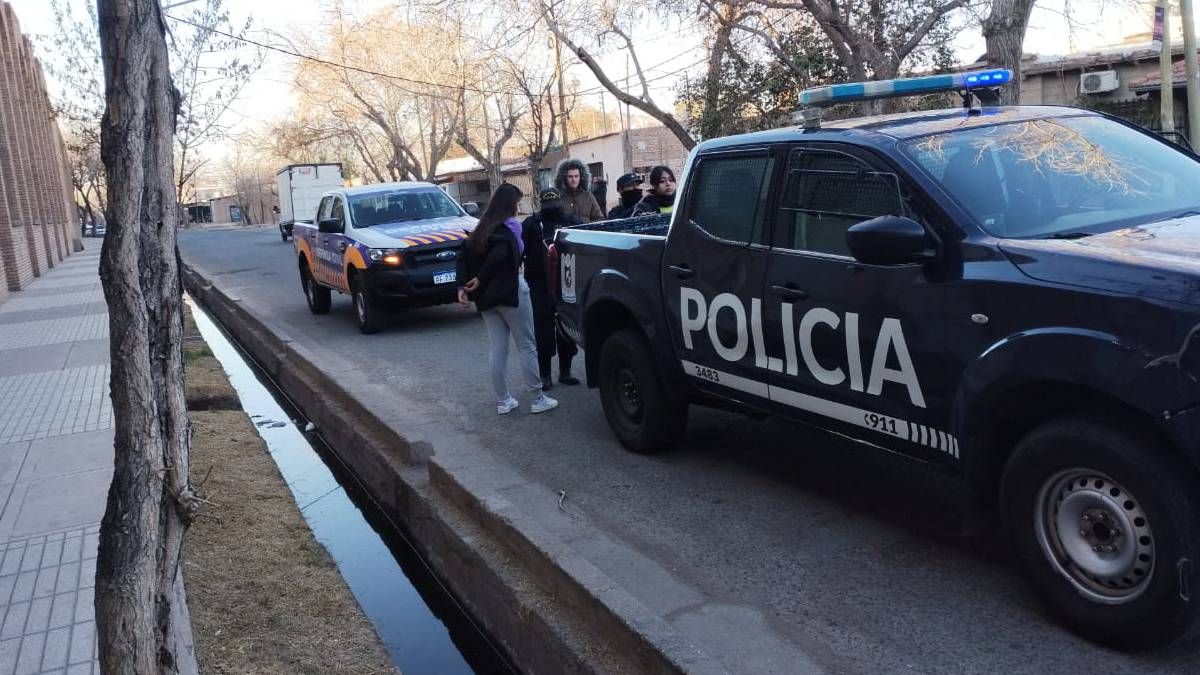 Las dos mujeres fueron atrapadas por la Policía cuando intentaron ingresar al predio de Gil Pereg. Las dos mujeres fueron atrapadas por la Policía cuando intentaron ingresar al predio de Gil Pereg.