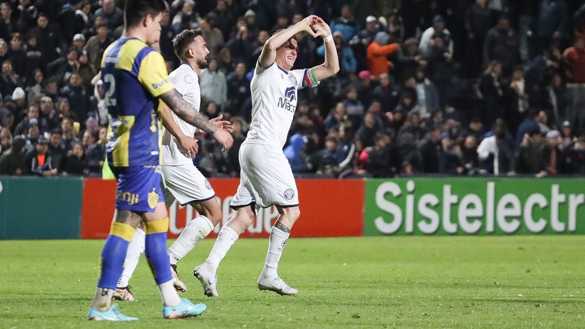 Mauro Maidana es el capitán de la Lepra. Mauro Maidana es el capitán de la Lepra.