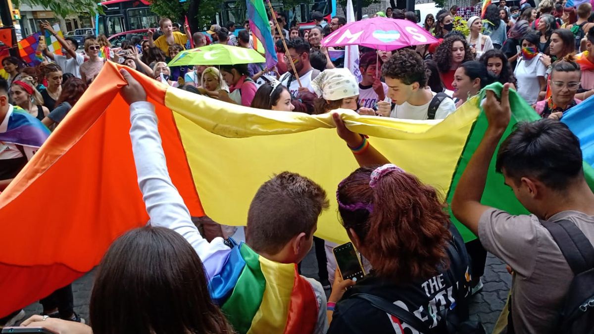 En la Ciudad de Mendoza, la marcha partirá desde Arístides Villanueva y Belgrano a las 18 y se dirigirá hacia plaza Independencia y en San Rafael, habrá un acto en Plaza Francia, en el mismo horario. En la Ciudad de Mendoza, la marcha partirá desde Arístides Villanueva y Belgrano a las 18 y se dirigirá hacia plaza Independencia y en San Rafael, habrá un acto en Plaza Francia, en el mismo horario.
