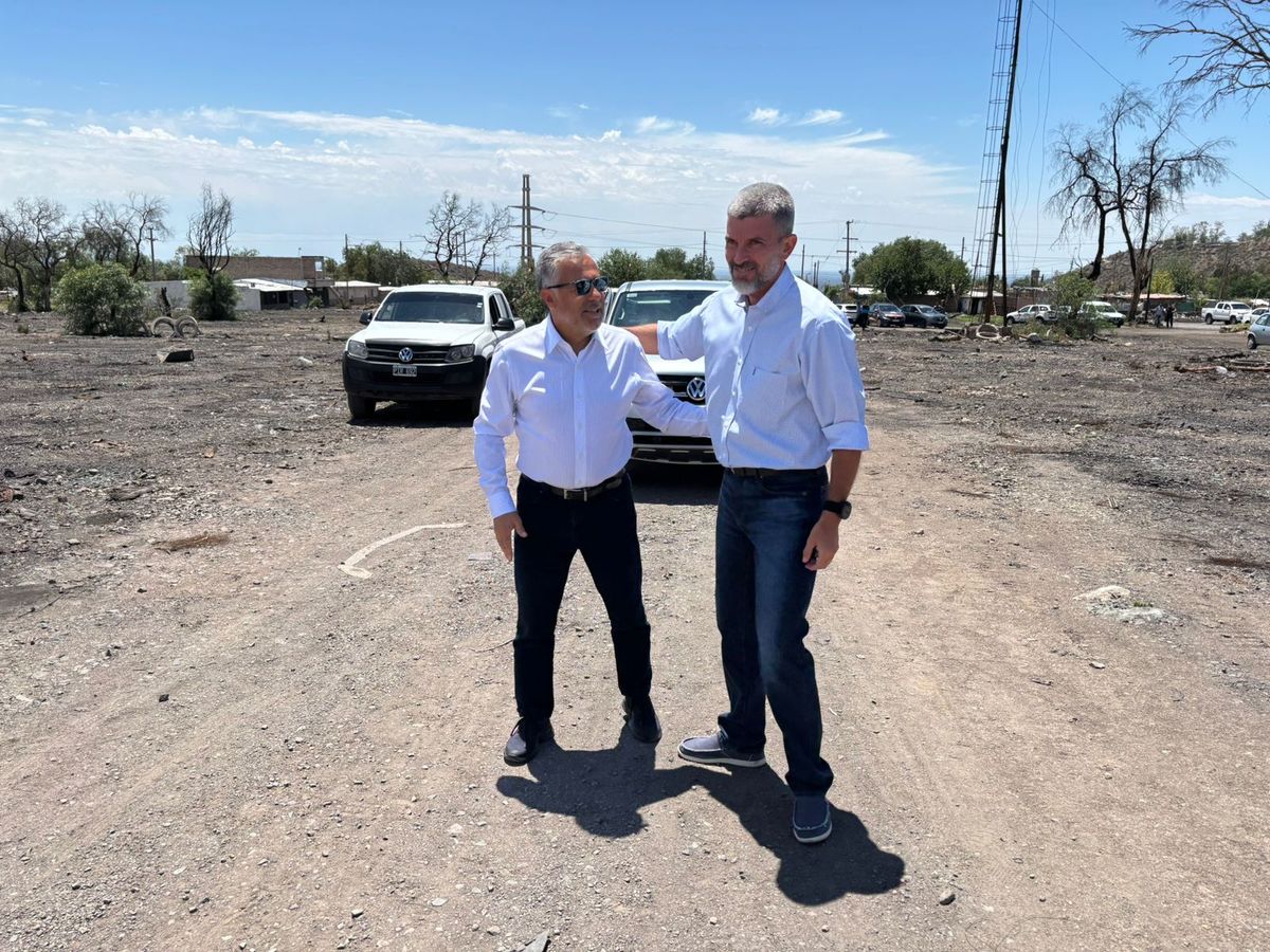 Alfredo Cornejo y Ulpiano Suarez se mostraron juntos durante el anuncio del fin de la playa San Agustín y la construcción de viviendas en este predio Alfredo Cornejo y Ulpiano Suarez se mostraron juntos durante el anuncio del fin de la playa San Agustín y la construcción de viviendas en este predio