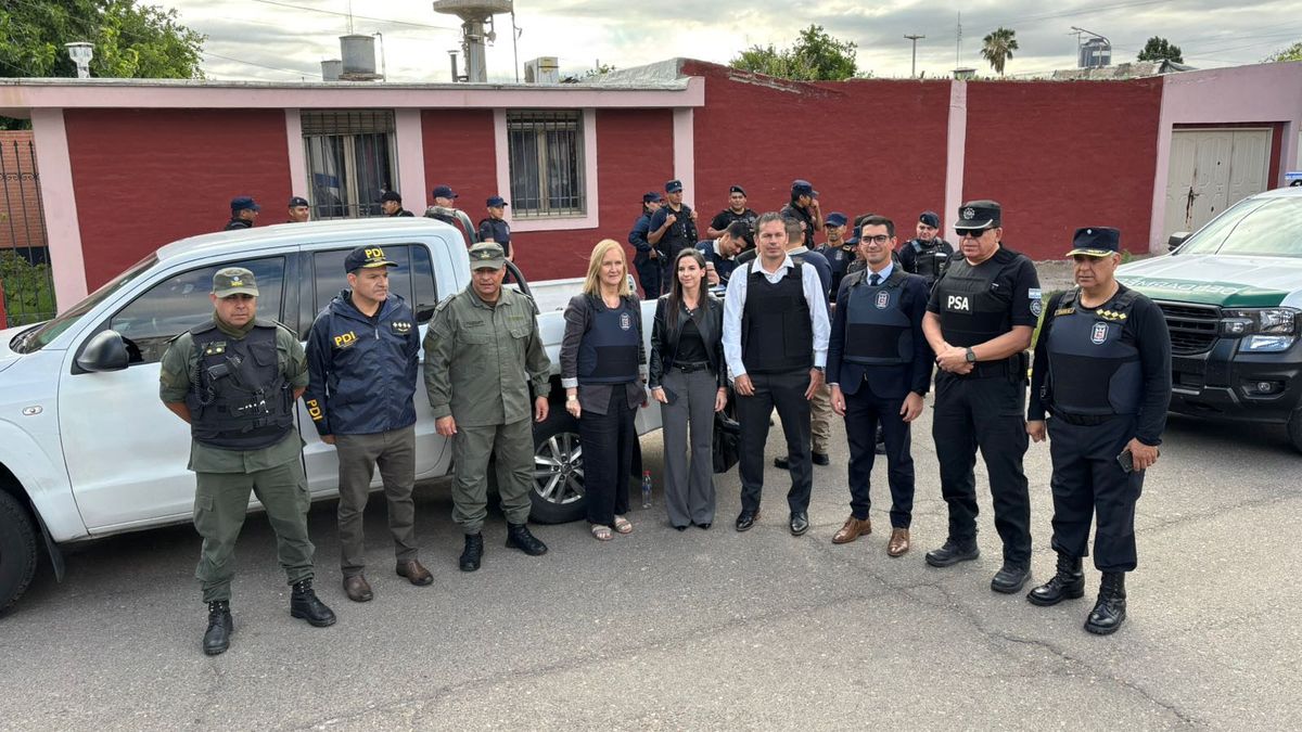 La ministra de Seguridad Rus indicó que es el primer operativo conjunto con la justicia provincial y federal luego del nuevo Código Procesal Penal Federal. La ministra de Seguridad Rus indicó que es el primer operativo conjunto con la justicia provincial y federal luego del nuevo Código Procesal Penal Federal.
