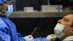 Covid en Argentina: menos de 100 muertos y más de 2 mil contagios