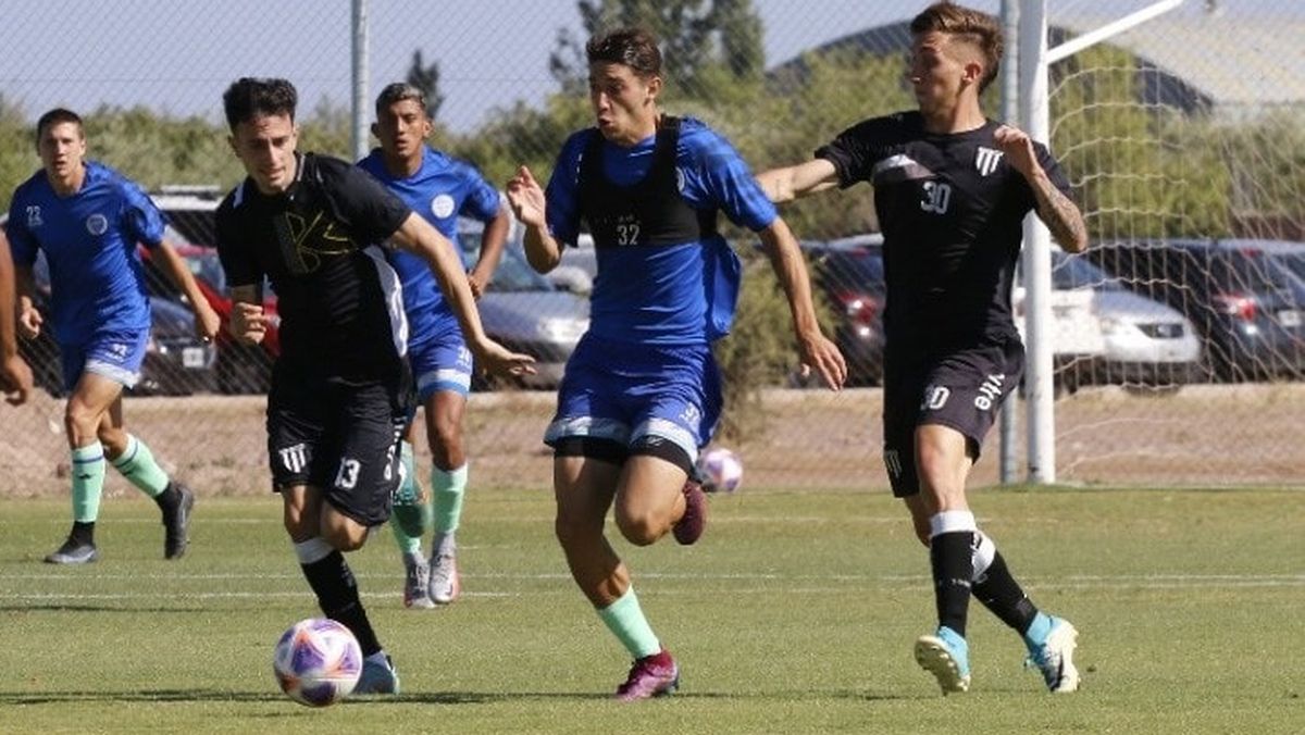 El Lobo igualó frente al Tomba, en su primer ensayo de pretemporada.