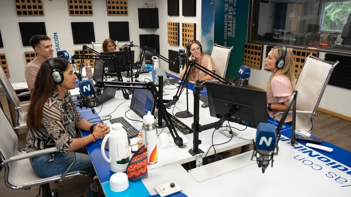 Barbarita Vila junto al equipo de Julián Imazio, en la mañana de Radio Nihuil. Barbarita Vila junto al equipo de Julián Imazio, en la mañana de Radio Nihuil.