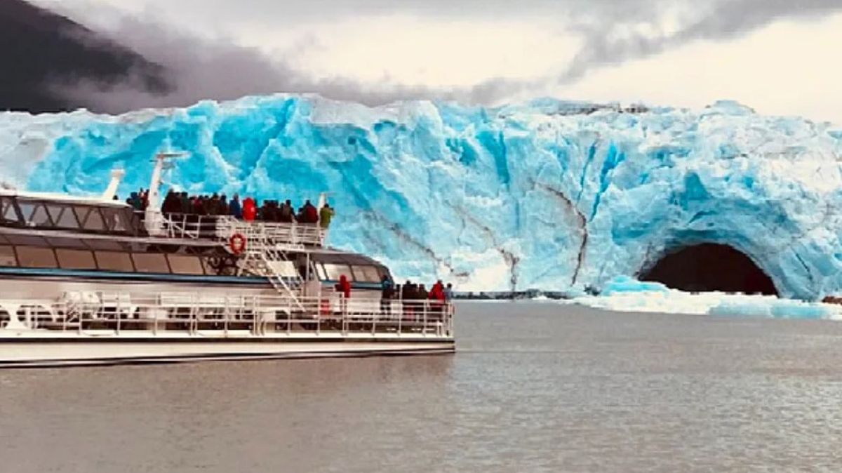 El Glaciar Perito Moreno, situado en la Patagonia argentina, un lugar que atrae tanto a argentinos como a extranjeros El Glaciar Perito Moreno, situado en la Patagonia argentina, un lugar que atrae tanto a argentinos como a extranjeros