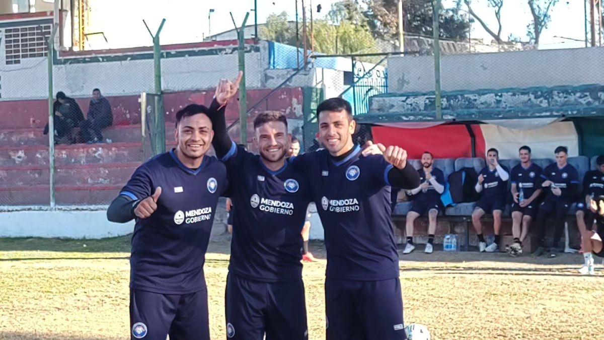 Parte de la selección de la Liga Mendocina que debuta este miércoles en la Copa país del Consejo federal de fútbol.