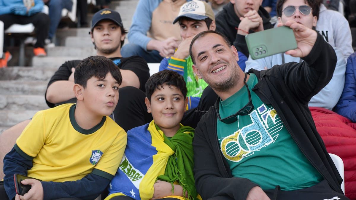 Turistas de Brasil en uno de los partidos del Mundial Sub 20 en Mendoza. Muchos visitantes se quedan hasta el fin de semana largo.